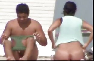 XXX Russo teen video erotico film succhiare un piccolo cazzo attraverso un buco nel muro