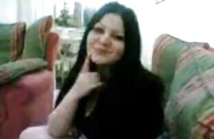 XXX Ragazza carina ostenta grandi film porno in auto tette in chat