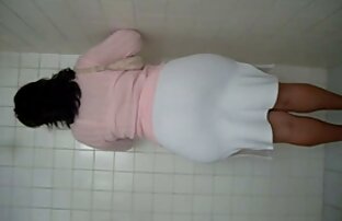 Una ragazza ha il corpo di indossare un reggiseno, di videi porno amatoriali lusso