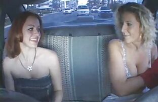 XXX Bambola con grandi occhi seduti su un manichino con il suo video hard gratis nonne nudo, L.
