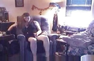 Due donne e un uomo hanno un caldo FFM video porno nonne vecchie trio