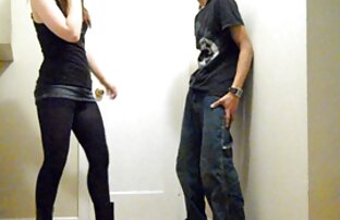 XXX Una bella video porno sesso a pagamento donna con i capelli lunghi godere di succhiare il grosso cazzo di un amico in una conversazione porno
