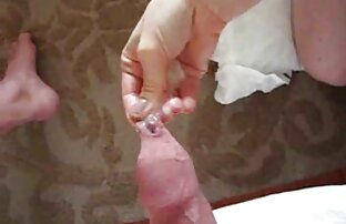 XXX Una ragazza con esperienza pompino porno da guardare ingoiare cazzo di un ragazzo e succhia le palle