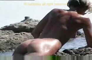 XXX Donne mulatte con gli stivali posa nuda e mostra la sua L. porno gratis da scaricare